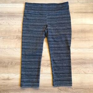 Under Armour heathered grey crops capris